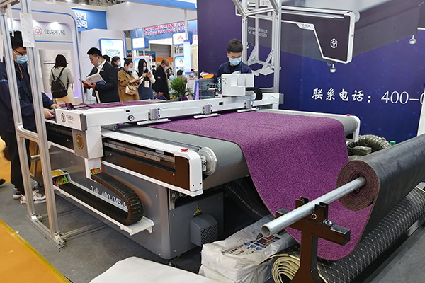 카펫 재료 절단 단계